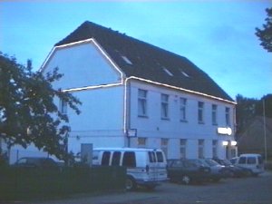 Meistens findet unser Böllerlehrgang in 19372 Garwitz statt. Der Gasthof hat einen großen Saal und bietet auch günstige Übernachrungen an.